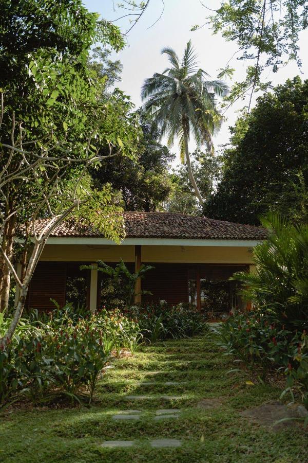 Kurulu Bay Hotel Ahangama Exterior photo